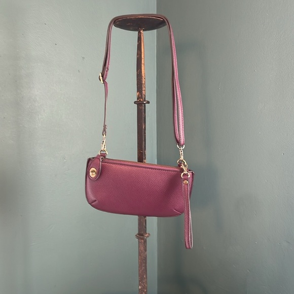 Joy susan Bag/clutch. Adjustable straps lock in zipper and lots of card storage. - Picture 2 of 5